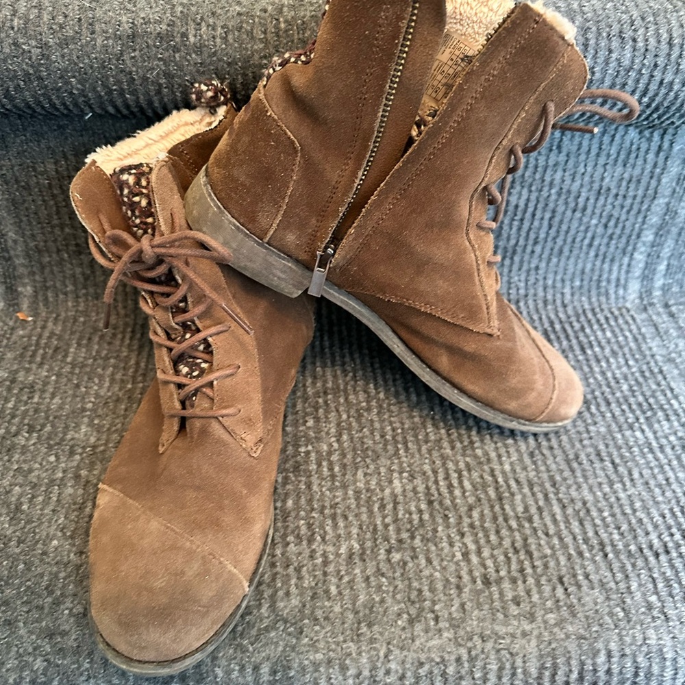 Toms Brown Lace Up Boots Suede Ankle High